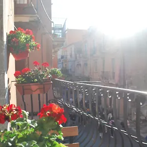 https://house-casa-vacanze-taorminacentre.sicilyhotelsitaly.net